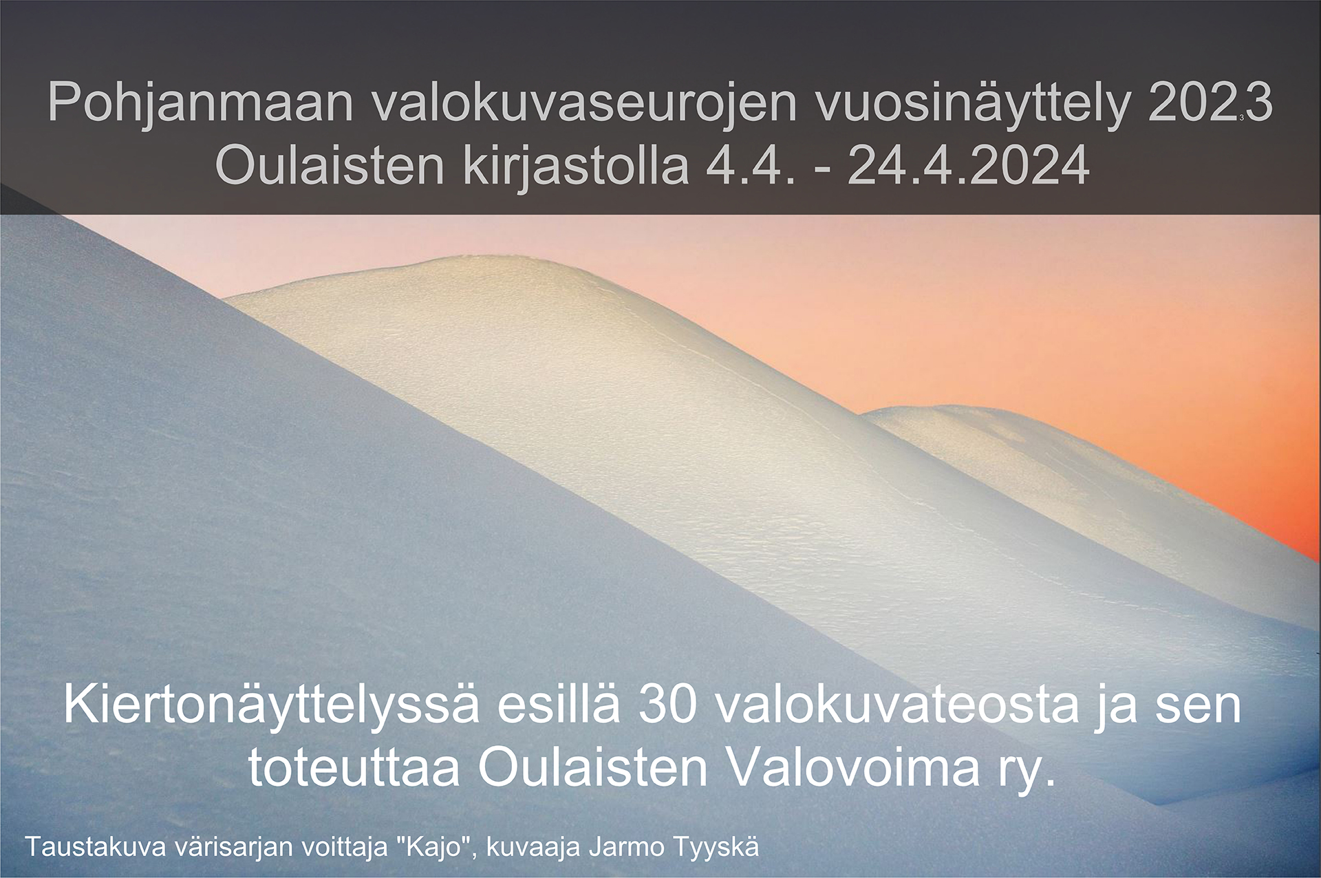 Juliste näyttelystä ja taustakuvassa Jarmo Tykän Värisarjan voittaja "Kajo"